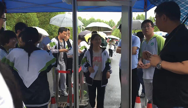 学校安检门