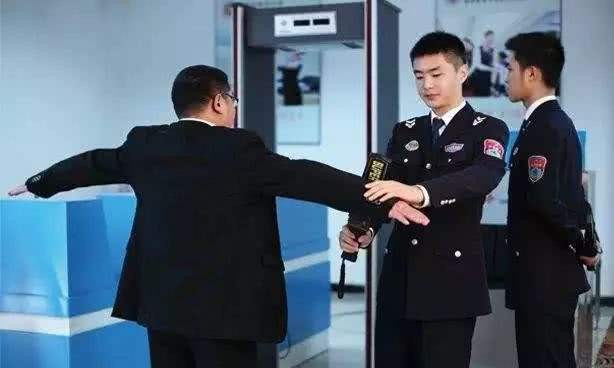 手持金属探测器如何调试工作的